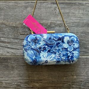 Lilly Pulitzer clutch. Coastal Catch N Keep clutch
